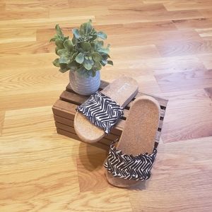 Lulus Lust For Life Navy Blue & White Ruffle Cork Slide Sandals Size 7 NWOT